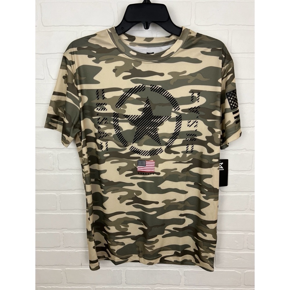 NWT Striker USA Camouflage Short Sleeve Crew Neck T Shirt American Flag Small